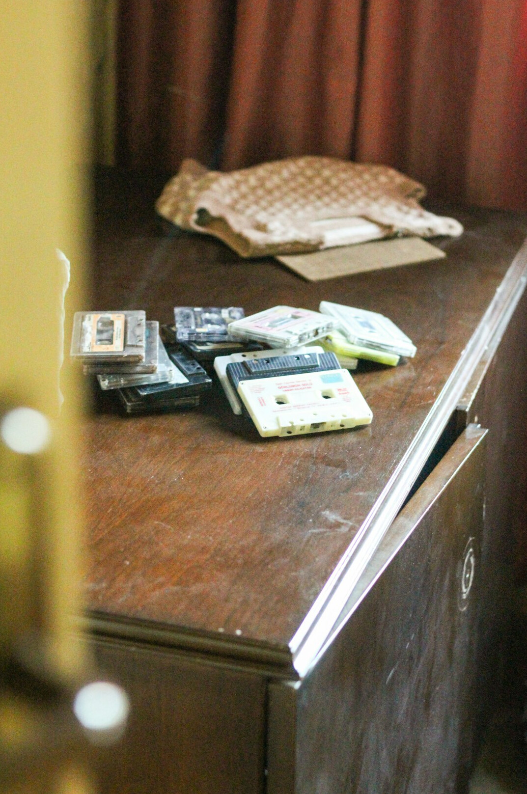 Desk with papers, notes and a laptop used for investigation