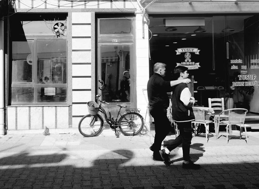store detective arresting thief